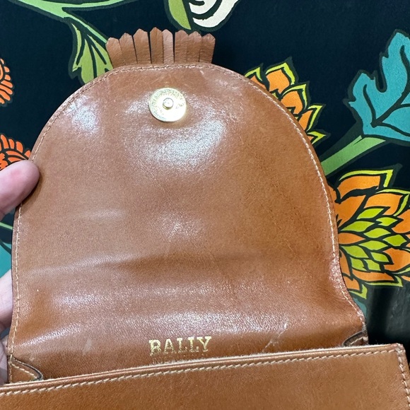 Bally 1970s Vintage Brown Leather Saddle Crossbody | Made in Italy - Picture 12 of 12